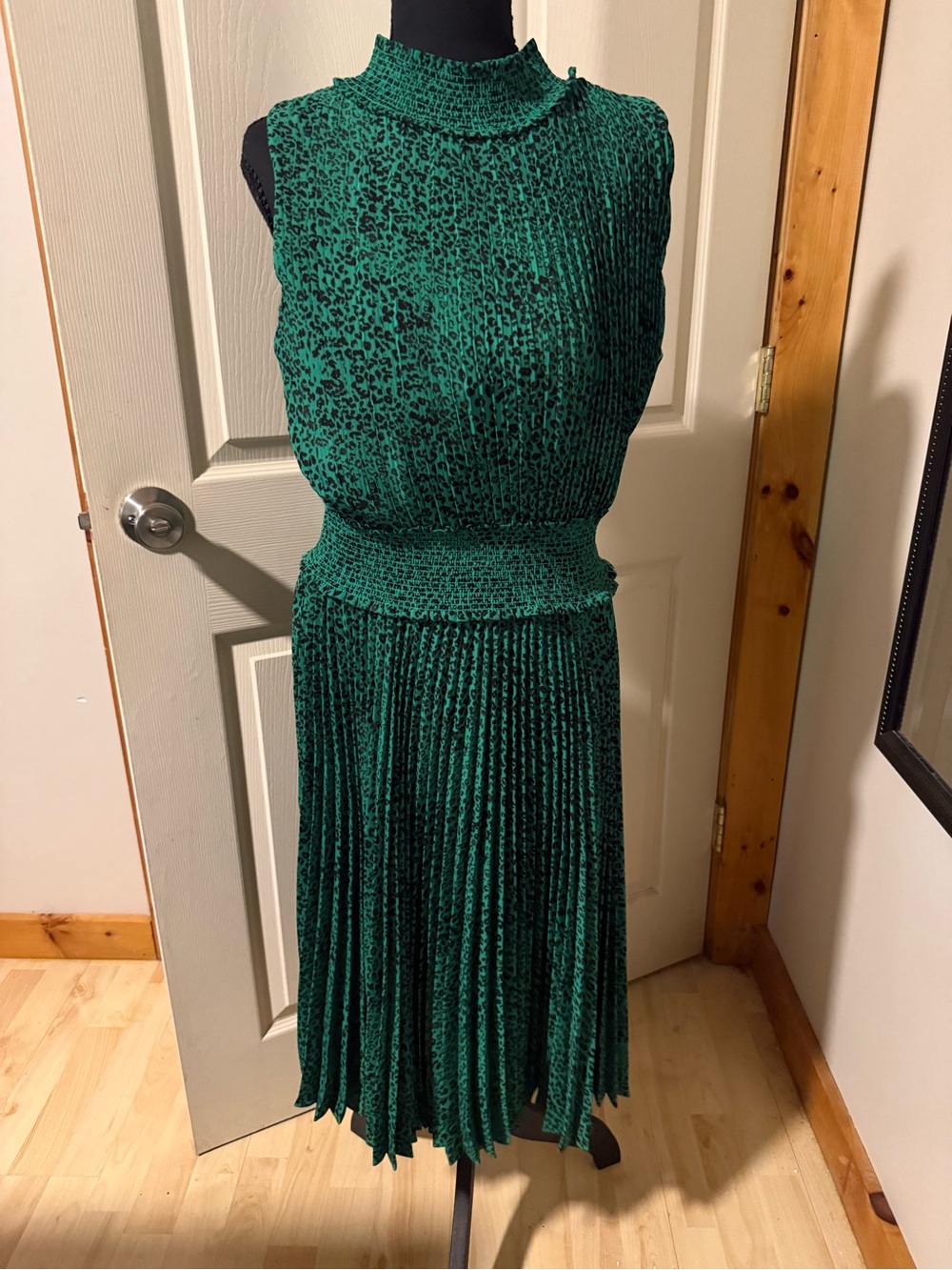 Nanette Lapore Green Leopard Pleated Sleeveless Midi Dress, Size 12